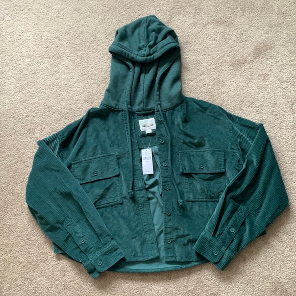 American Eagle Outfitters Jackets & Blazers - Cute green corduroy crop jacket with hood. Size Large NWT